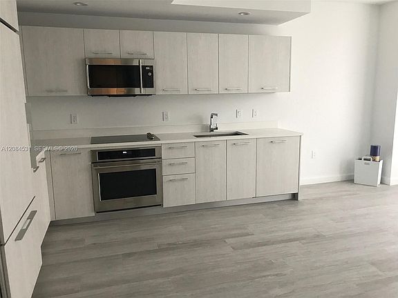 4th image of 55 SW 9th St Unit 2807
