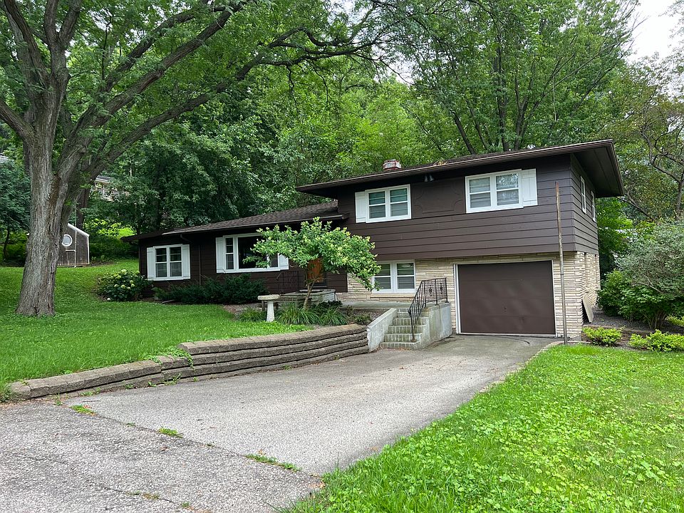 2804 Main St., nestled at the foot of Granddad's Bluff