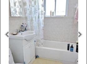 28 Westgate Rd, Chestnut Hill, MA