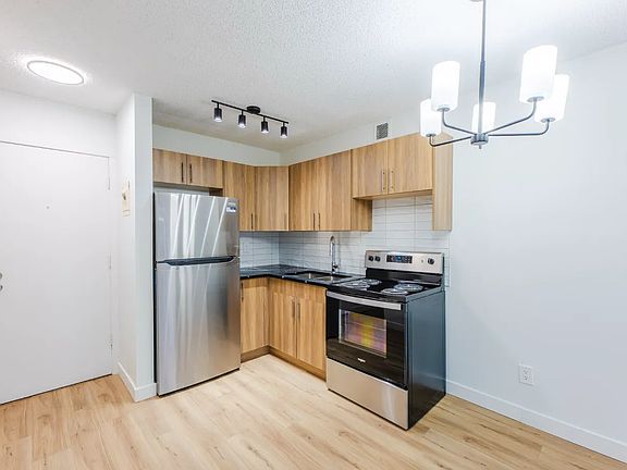 3rd image of 510 21st Ave SW #401