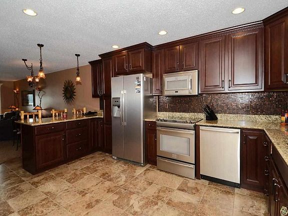 5th image of 530 E Hiawatha Dr #611