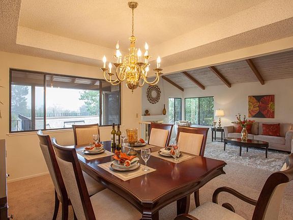 5th image of 204 Casitas Bulevar