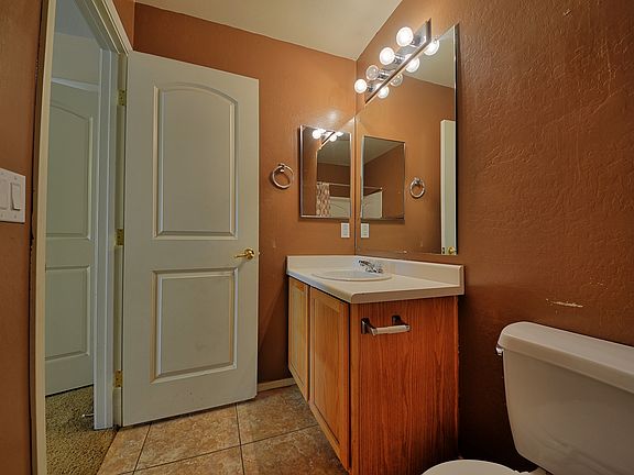 5th image of 4064 E Windsor Dr