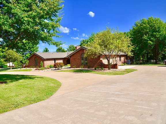 Large circle driveway