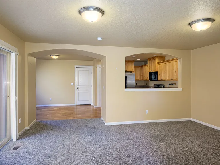 20468 Brentwood Ave — Photo 6