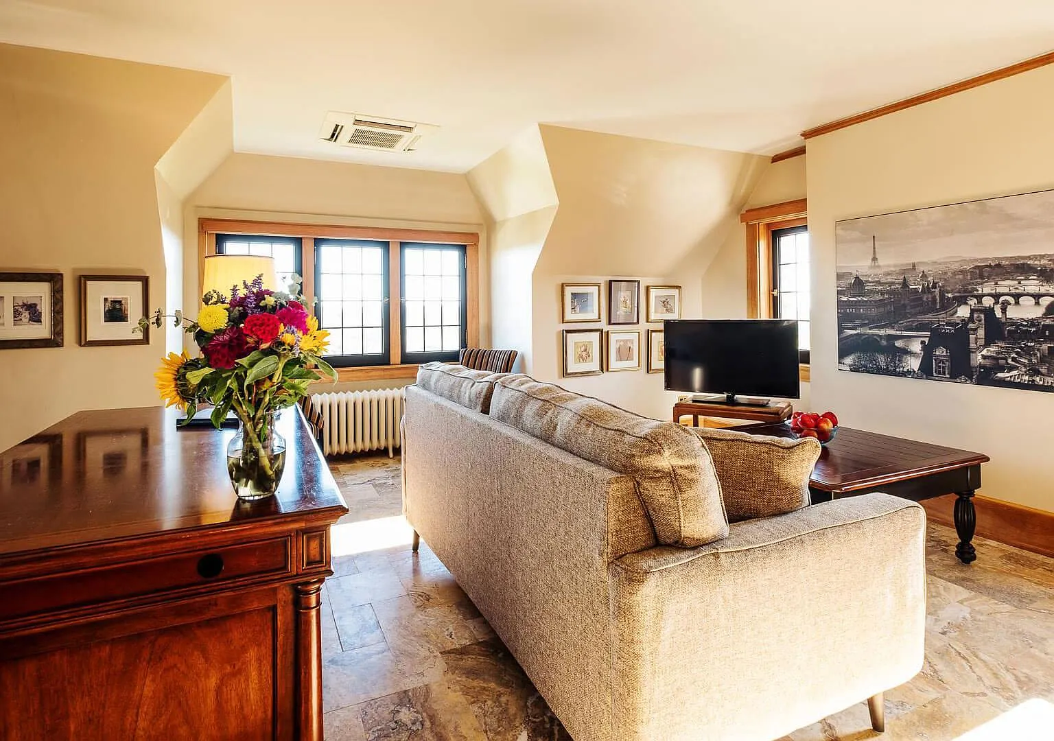 1 bed, 830 sqft, $2,295 — Photo 3