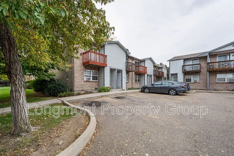 2 bed, 1.5 bath, 1440 sqft, $2,040 — Photo 2