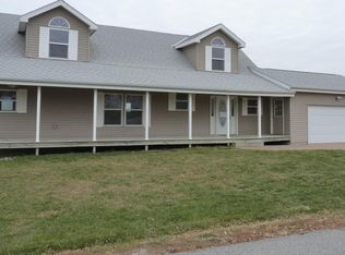20711 Orchard Ln, Saint Joseph, MO 64505