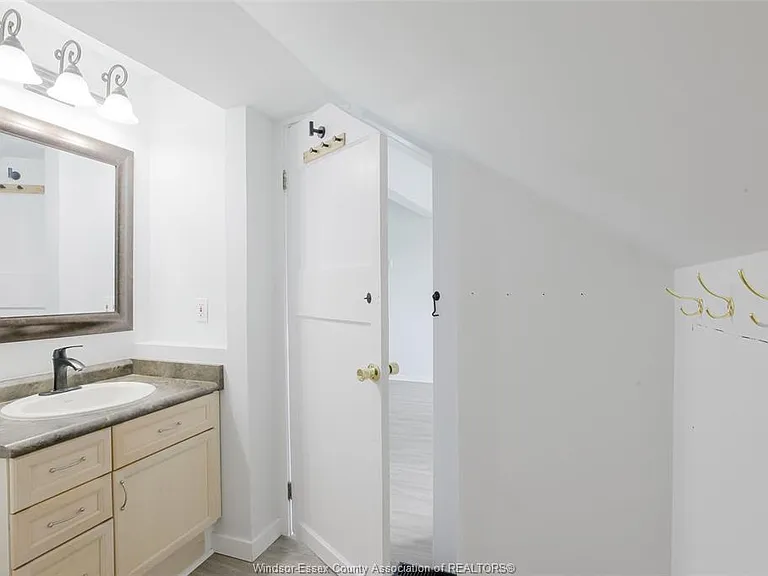 1453 Marentette Ave #UPPER — Photo 16