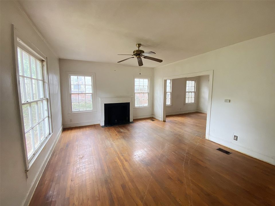 7th image of 107 E Herndon St