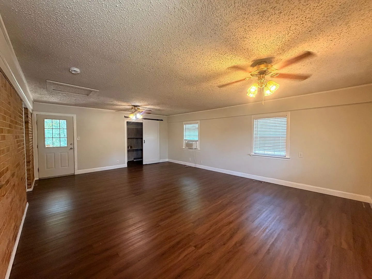 Discover this 3-bedroom, 2-bathroom home in Russellville, AR — Photo 2