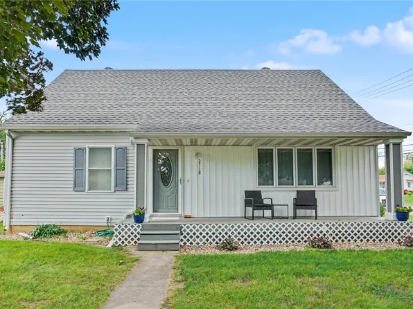 2718 E Ave NW, Cedar Rapids, IA 52405