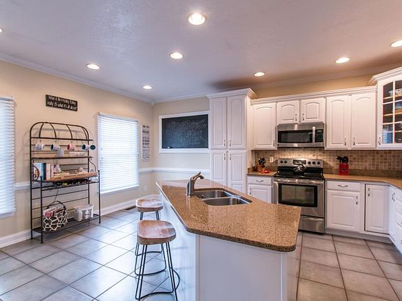 3rd image of 19263 Sterling Dr