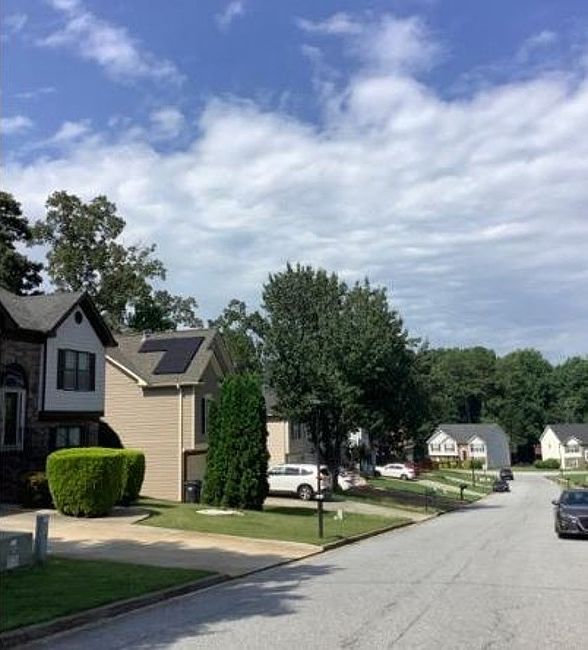 Exterior Neighborhood (street photo)