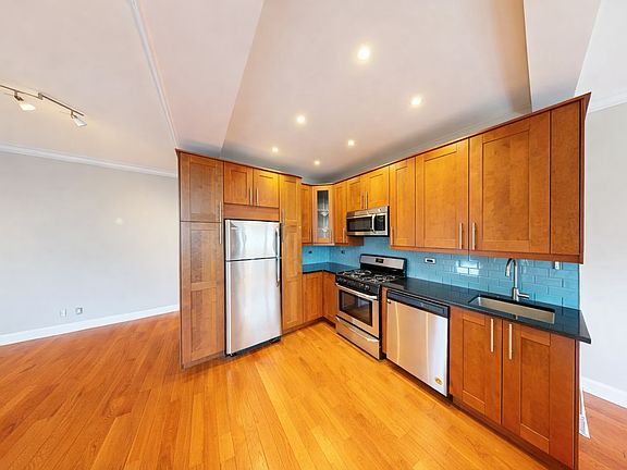 3rd image of 780 Riverside Dr #1P