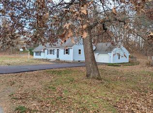 11 Davis Rd, Merrimack, NH 03054