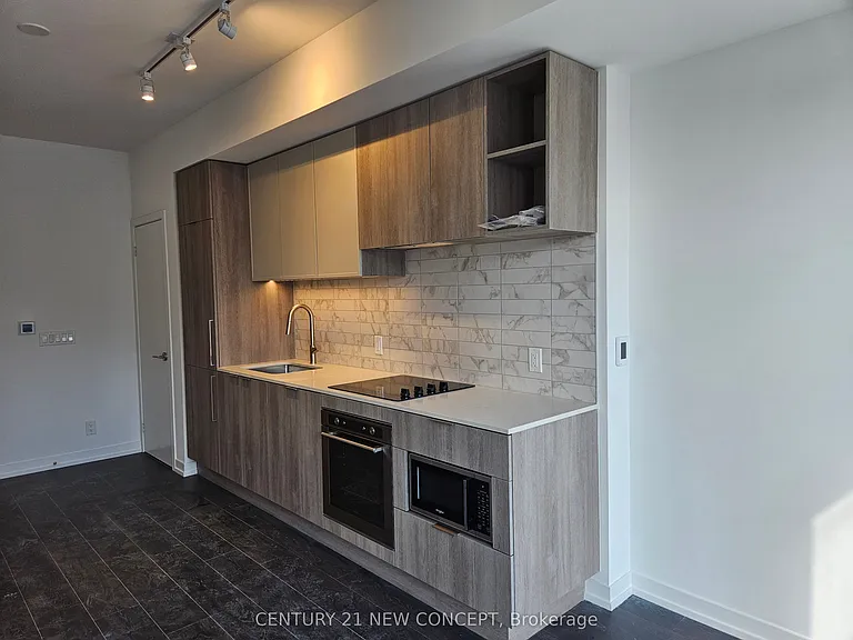 2020 Bathurst St #333 — Photo 8