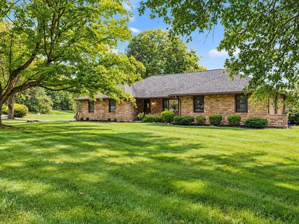 45 Pine Village Dr, Granville, OH 43023