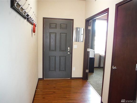 No step and Bdrm./office with double doors