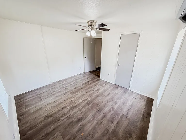 318 Harvard St — Photo 11