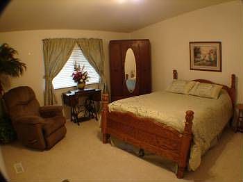 3rd image of 215 Pollock Ln #215