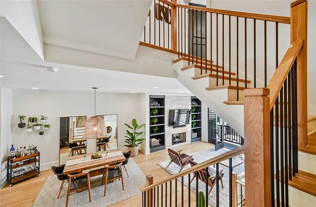 3 bed, 3.5 bath, 2820 sqft, $8,000 — Photo 2