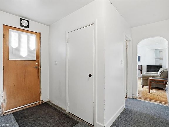 4th image of 560 Stone Church Rd E