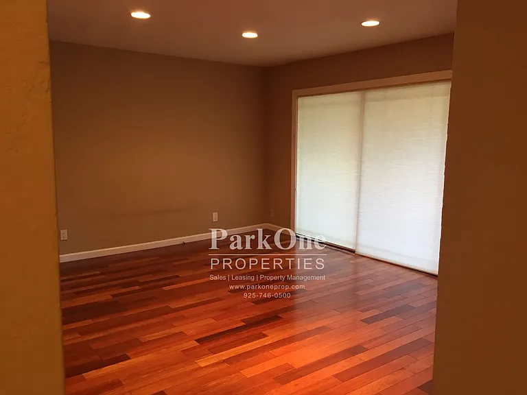 1500 Fieldcrest Dr — Photo 15