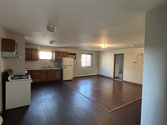 3rd image of 4945 Northcote Ave