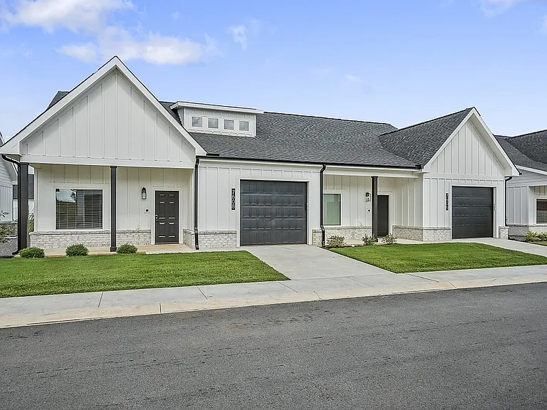 Villas at Capital Twenty — Photo 17