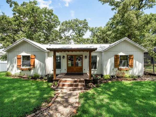 111 Adams Row, Streetman, TX 75859