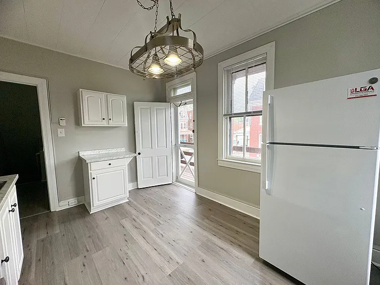 540 Dallas Street — Photo 9