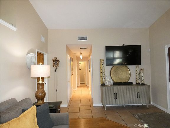 5th image of 1032 Ardmore Cir