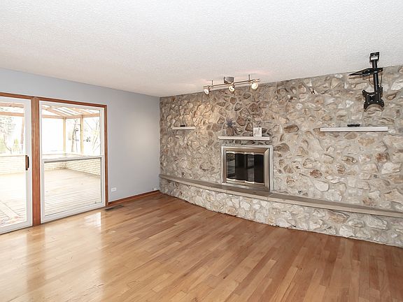 4th image of 750 Ashley Ct