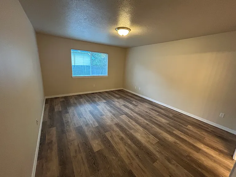 1811 N Prestwick Way — Photo 7