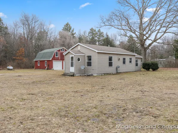 47 Seventeen Mile Rd, Kent City, MI 49330