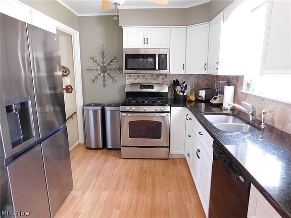 5th image of 23228 Clifford Dr