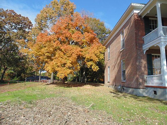 3rd image of 1701 Jackson Ave E