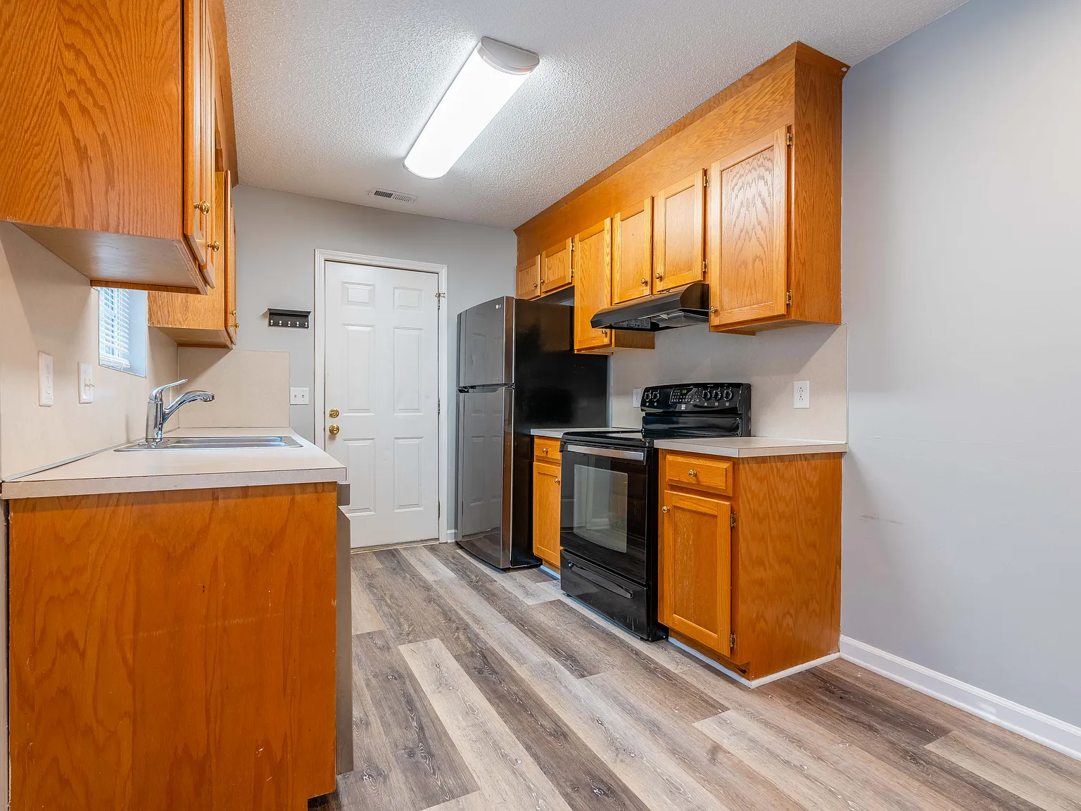 2 bed, 840 sqft, $1,300 — Photo 2