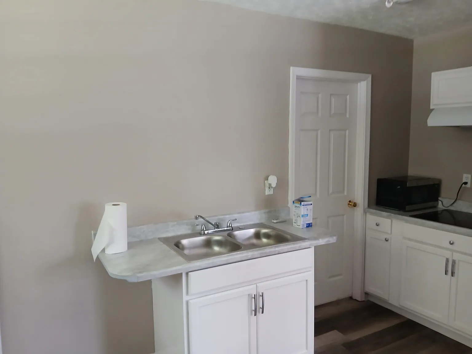 6090 King Arthur Dr — Photo 2
