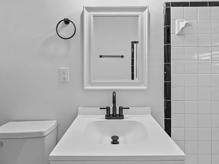 424 Peyton St — Photo 15