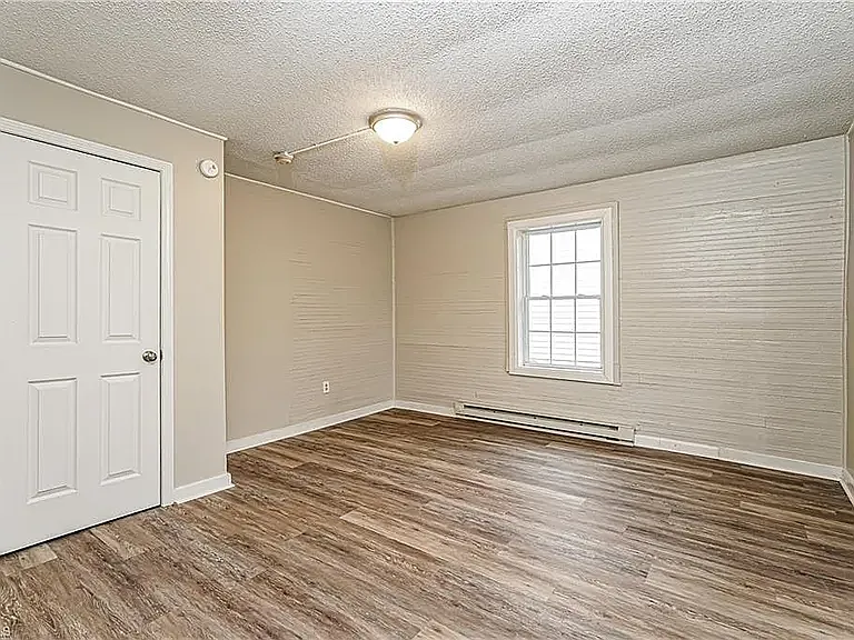 1205 E Washington St — Photo 4