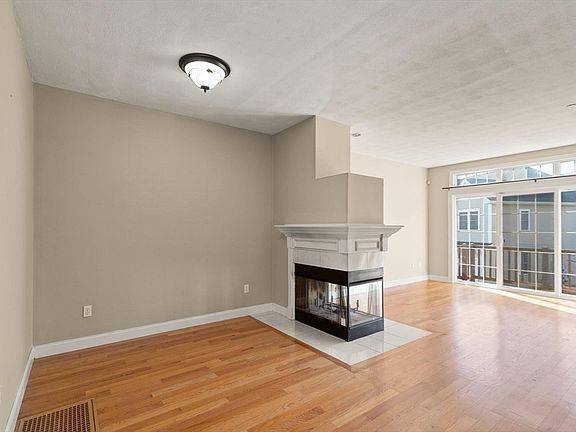 5th image of 9 Nirvana Dr Unit 2E