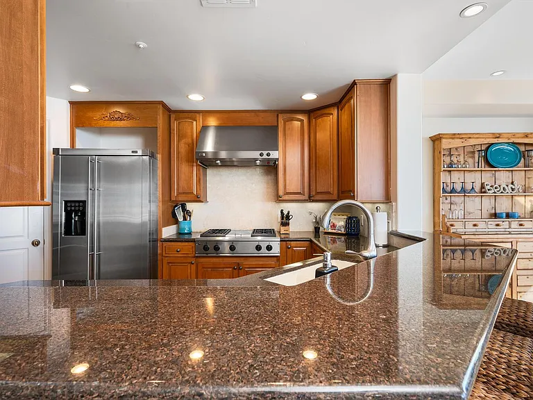 255 La Paloma — Photo 17