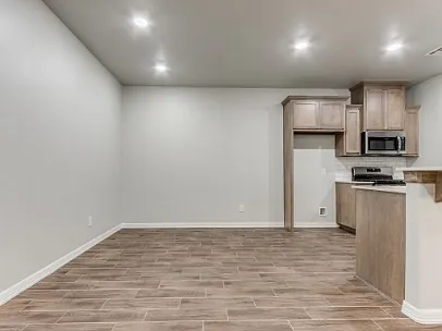 620 Maleah Place - B — Photo 4