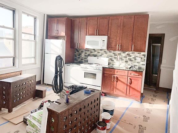 3rd image of 284 Driggs Ave #3L