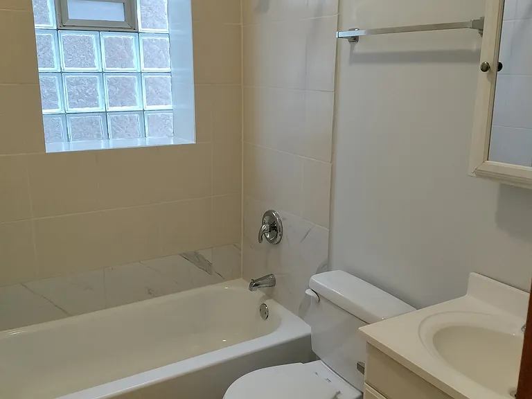 823 N Damen Ave #2R — Photo 6