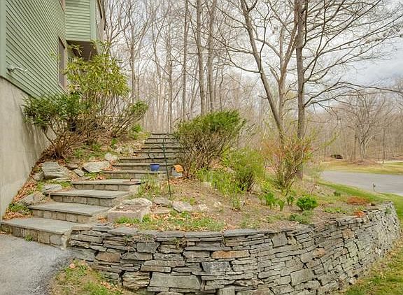 3rd image of 108 Hibernia Heights Dr