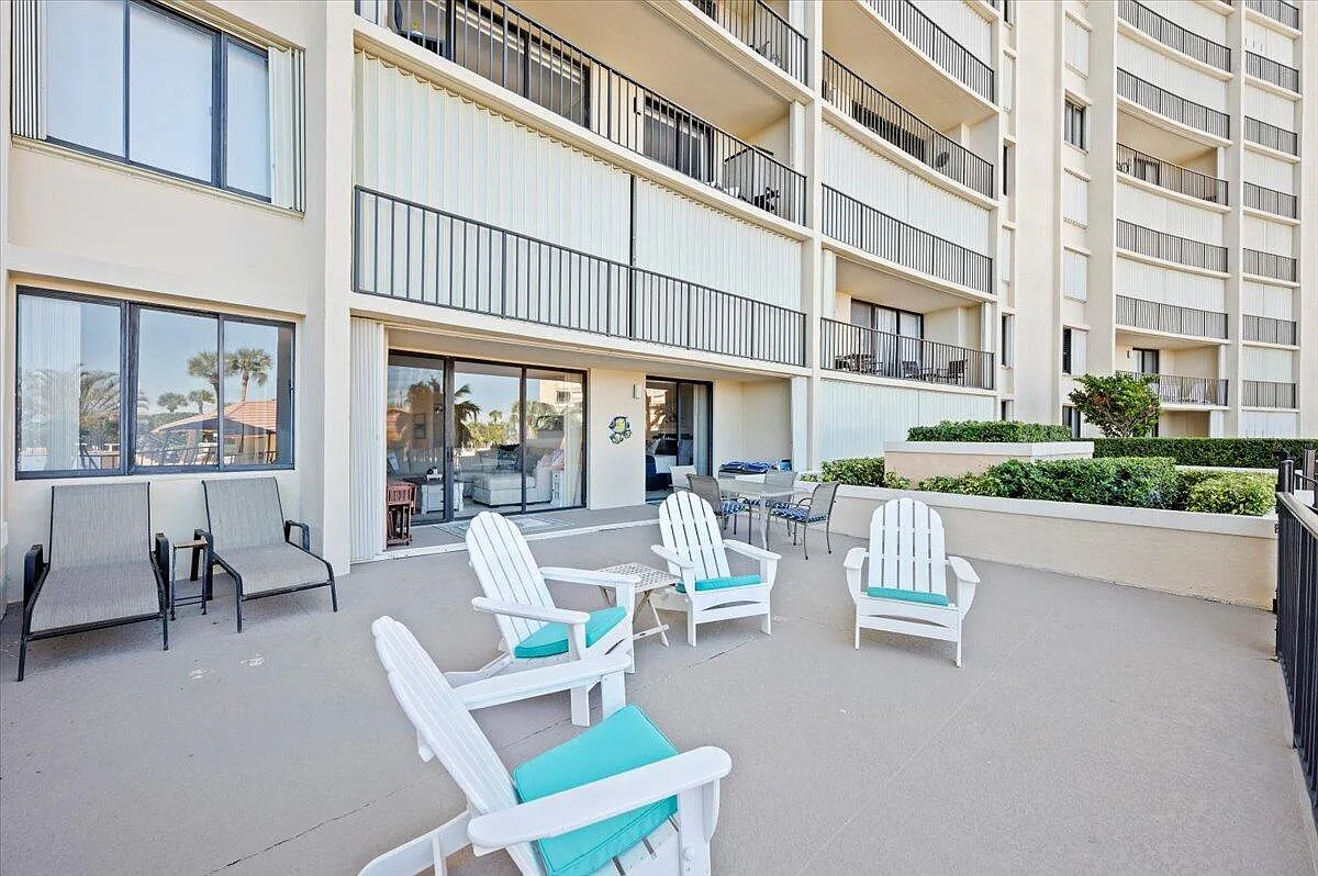 2 bed, 2.0 bath, 1170 sqft, $8,000 — Photo 2