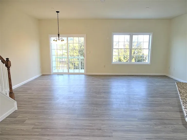 349 Cedar Holw — Photo 8